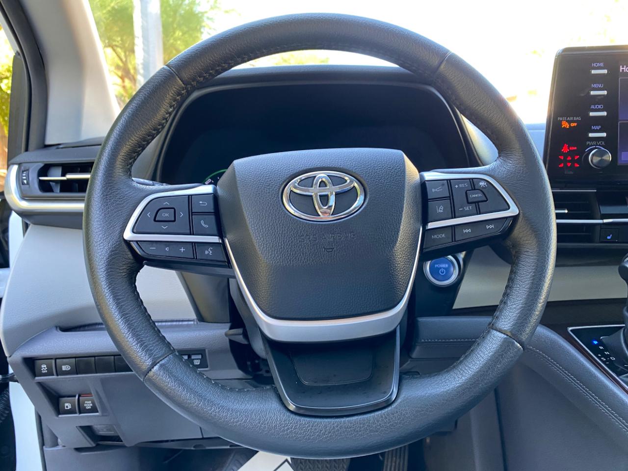 Toyota Sienna XLE FWD 8-Passenger (Natl) 2023