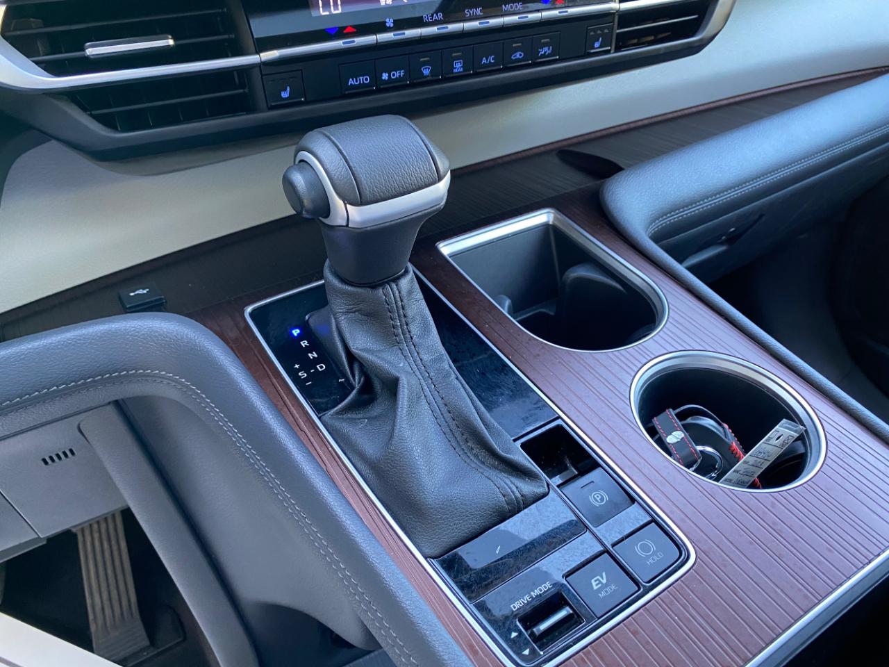 Toyota Sienna XLE FWD 8-Passenger (Natl) 2023