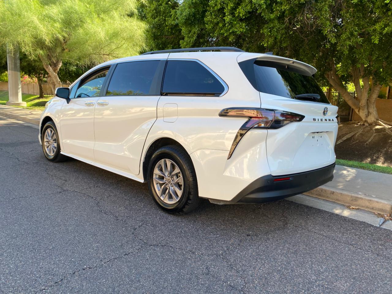 Toyota Sienna XLE FWD 8-Passenger (Natl) 2023