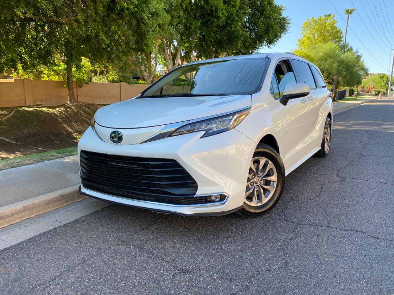 Toyota Sienna XLE FWD 8-Passenger (Natl) 2023