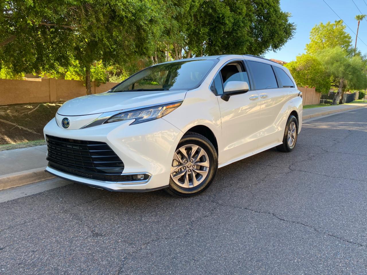 Toyota Sienna XLE FWD 8-Passenger (Natl) 2023