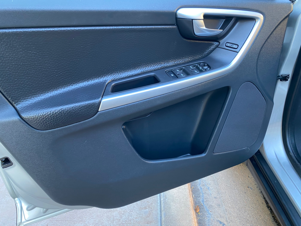 Volvo XC60 AWD 4dr 3.0T 2010 Volvo XC60 AWD 4dr 3.0T 2010