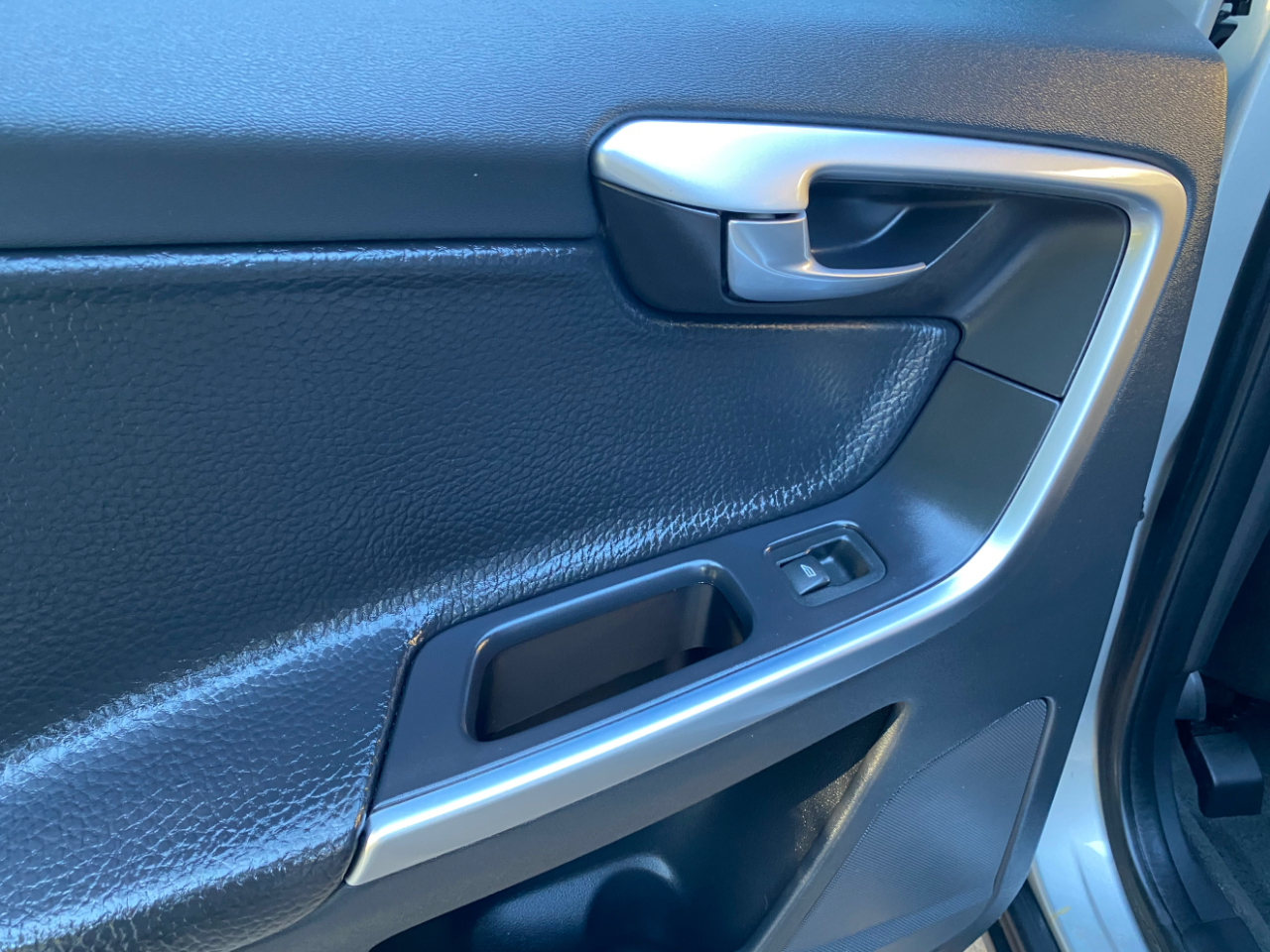 Volvo XC60 AWD 4dr 3.0T 2010 Volvo XC60 AWD 4dr 3.0T 2010