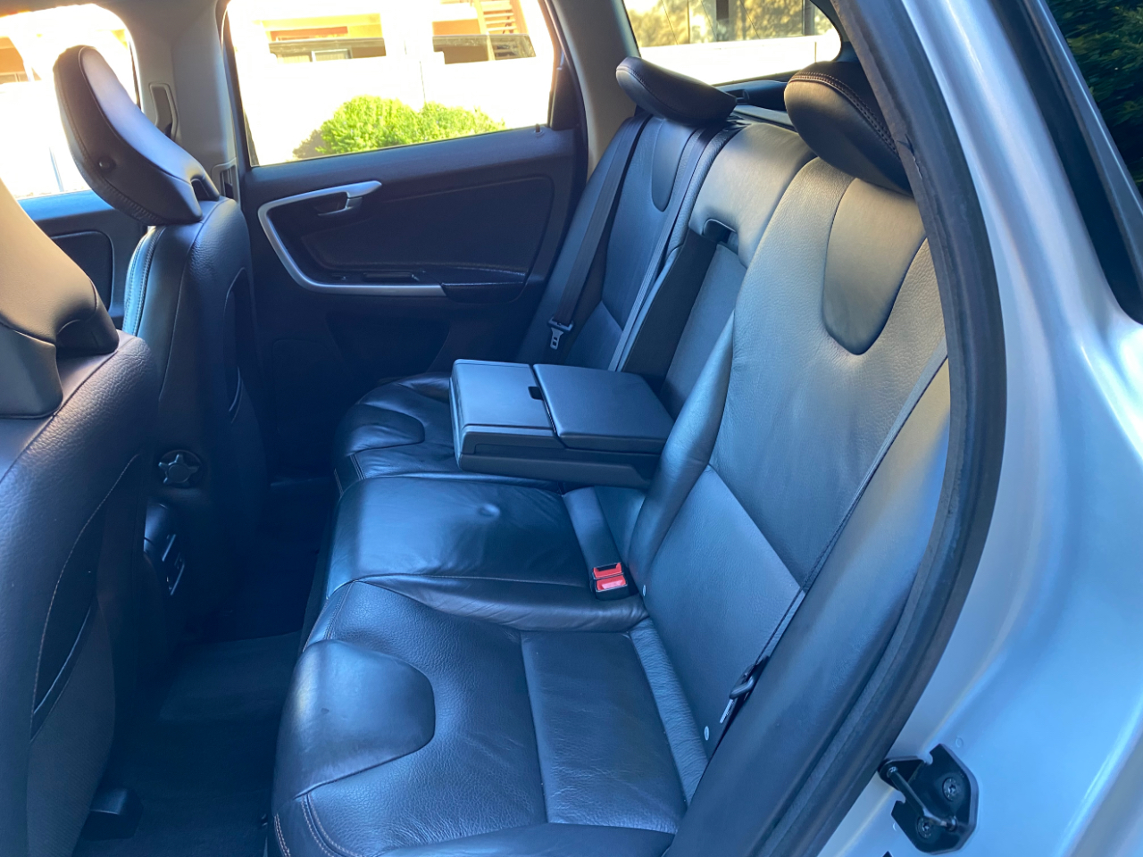 Volvo XC60 AWD 4dr 3.0T 2010 Volvo XC60 AWD 4dr 3.0T 2010