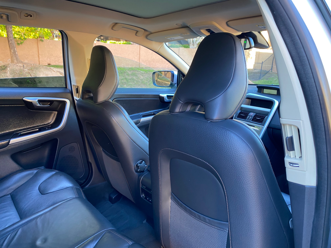 Volvo XC60 AWD 4dr 3.0T 2010 Volvo XC60 AWD 4dr 3.0T 2010