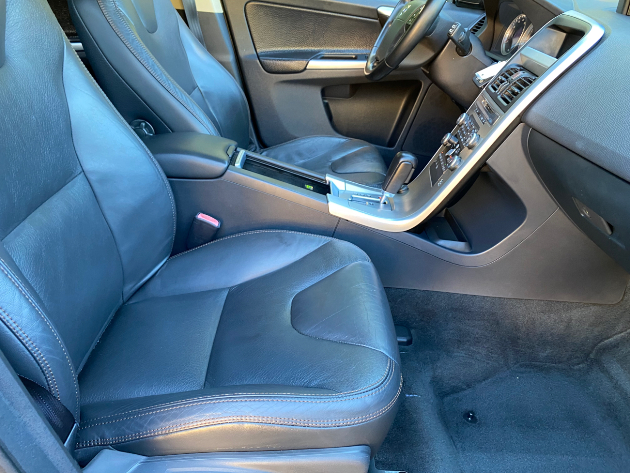 Volvo XC60 AWD 4dr 3.0T 2010 Volvo XC60 AWD 4dr 3.0T 2010