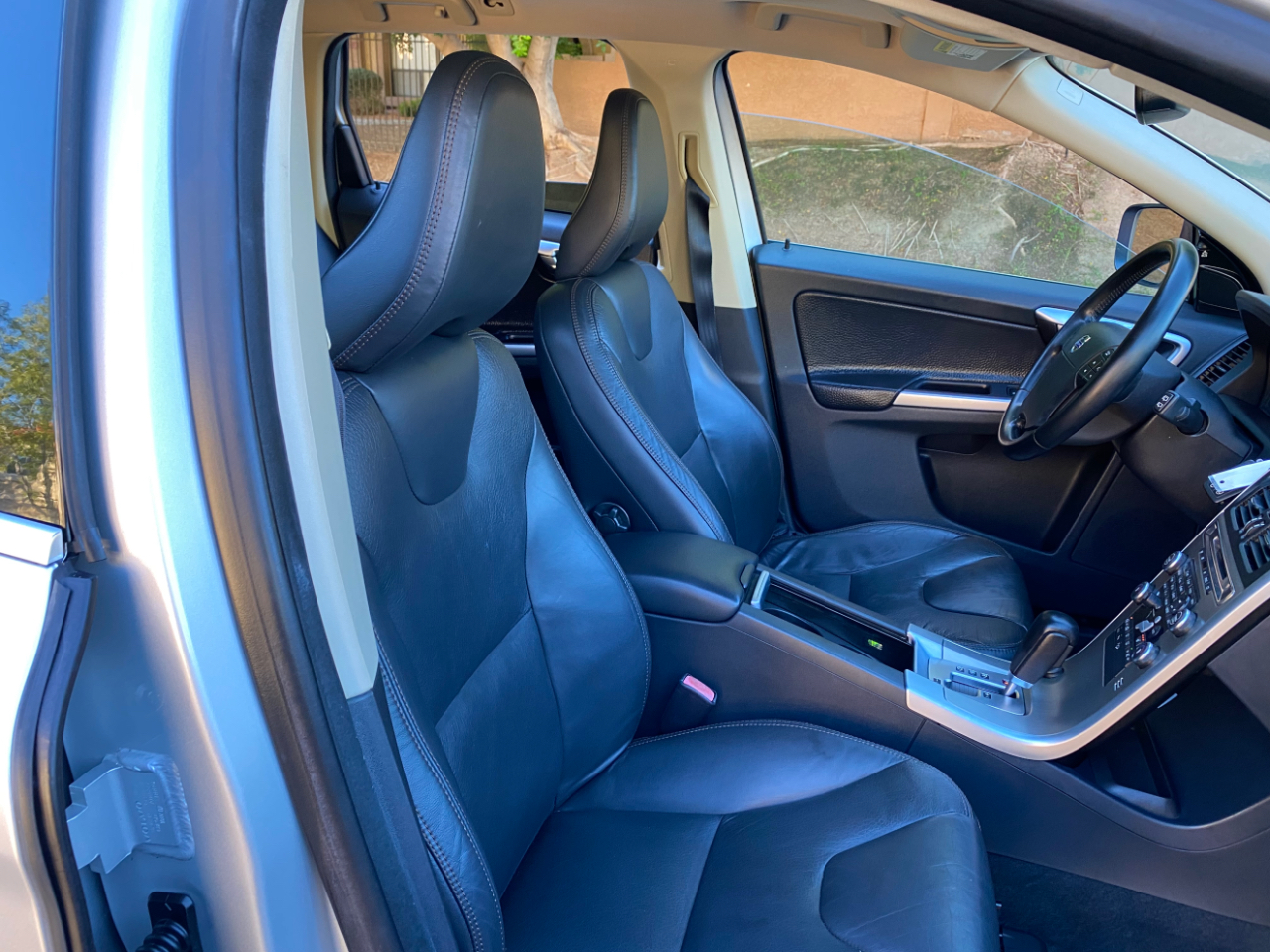 Volvo XC60 AWD 4dr 3.0T 2010 Volvo XC60 AWD 4dr 3.0T 2010