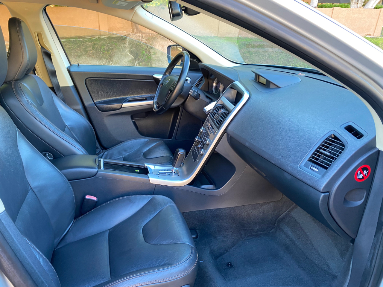 Volvo XC60 AWD 4dr 3.0T 2010 Volvo XC60 AWD 4dr 3.0T 2010