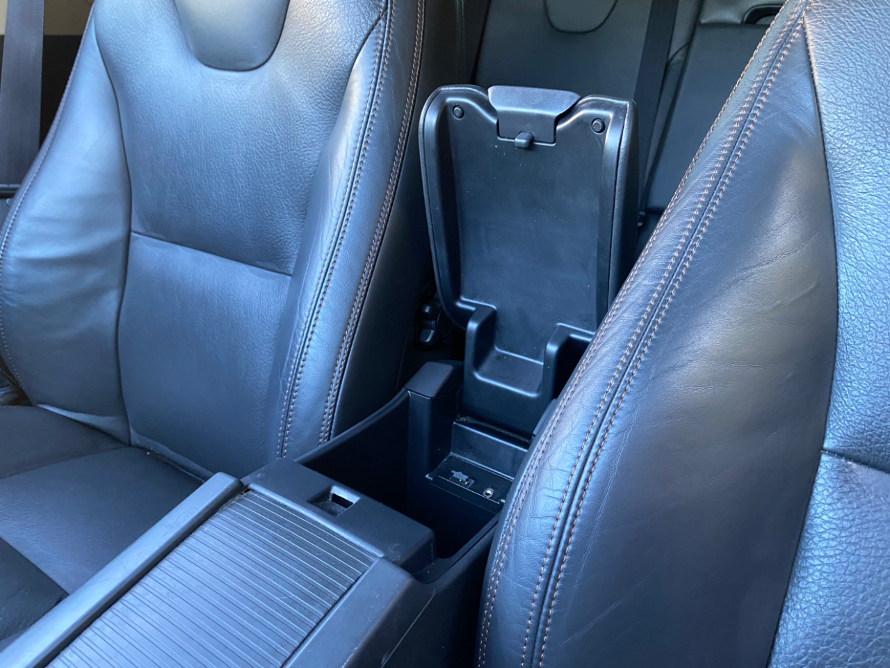 Volvo XC60 AWD 4dr 3.0T 2010 Volvo XC60 AWD 4dr 3.0T 2010