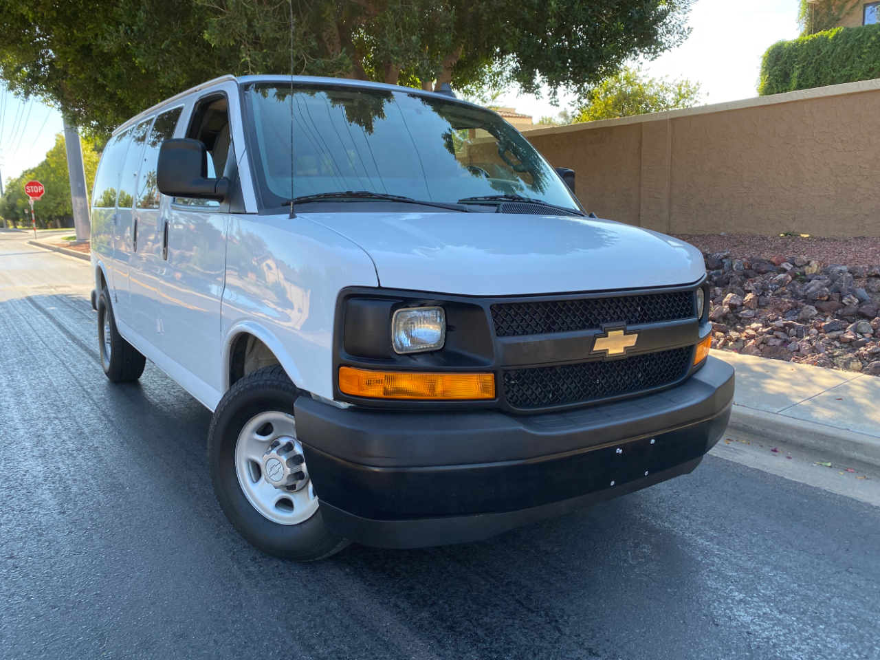 Chevrolet Express Passenger RWD 2500 135" LS 2017 Chevrolet Express Passenger RWD 2500 135" LS 2017