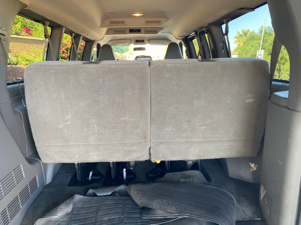 Chevrolet Express Passenger RWD 2500 135" LS 2017 Chevrolet Express Passenger RWD 2500 135" LS 2017