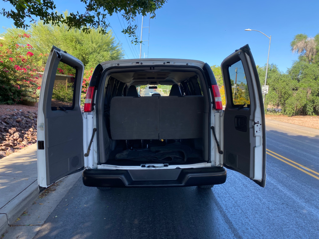 Chevrolet Express Passenger RWD 2500 135" LS 2017 Chevrolet Express Passenger RWD 2500 135" LS 2017