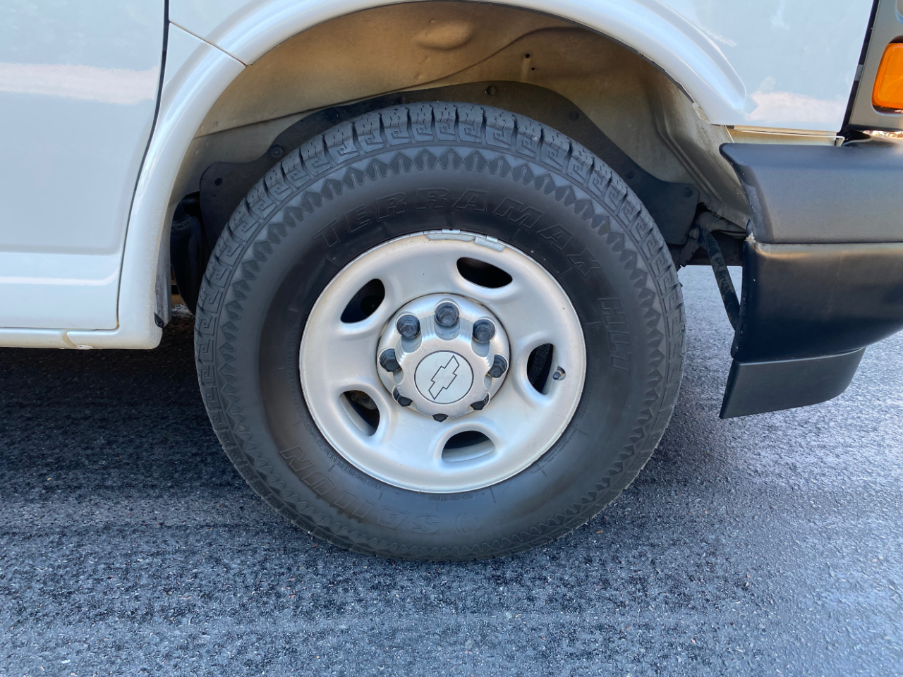 Chevrolet Express Passenger RWD 2500 135" LS 2017 Chevrolet Express Passenger RWD 2500 135" LS 2017