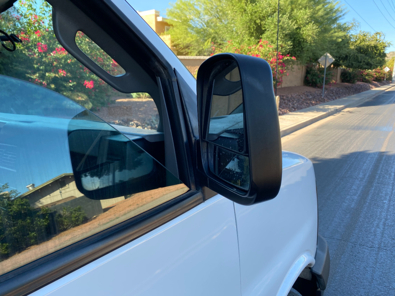 Chevrolet Express Passenger RWD 2500 135" LS 2017 Chevrolet Express Passenger RWD 2500 135" LS 2017