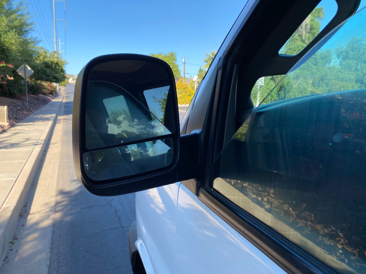 Chevrolet Express Passenger RWD 2500 135" LS 2017 Chevrolet Express Passenger RWD 2500 135" LS 2017