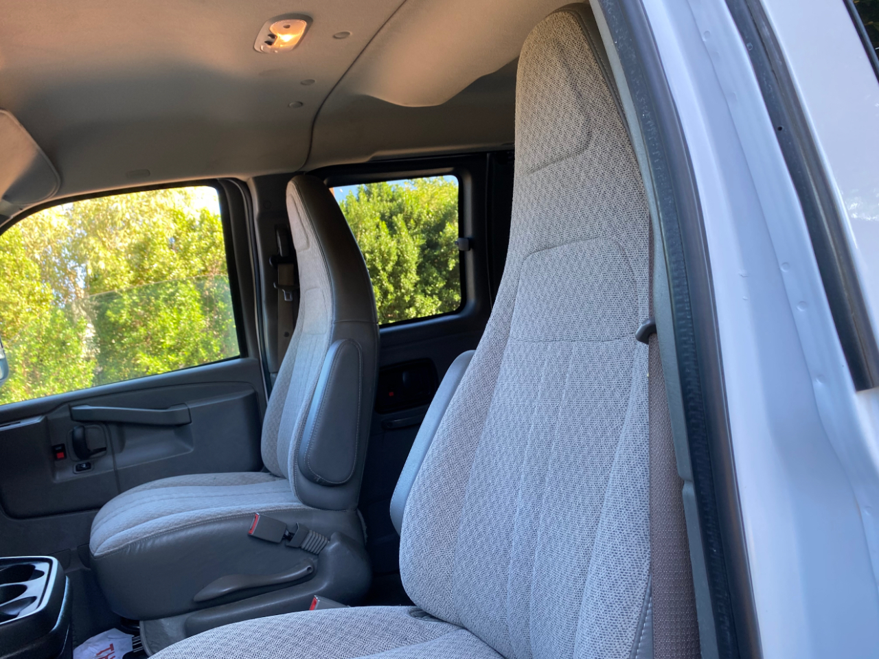 Chevrolet Express Passenger RWD 2500 135" LS 2017 Chevrolet Express Passenger RWD 2500 135" LS 2017