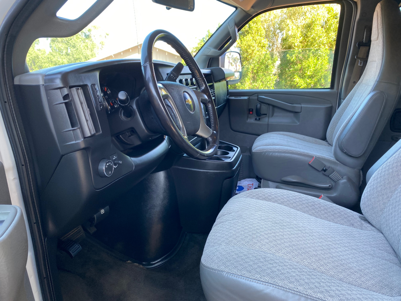 Chevrolet Express Passenger RWD 2500 135" LS 2017 Chevrolet Express Passenger RWD 2500 135" LS 2017