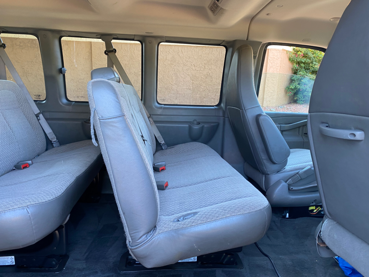 Chevrolet Express Passenger RWD 2500 135" LS 2017 Chevrolet Express Passenger RWD 2500 135" LS 2017