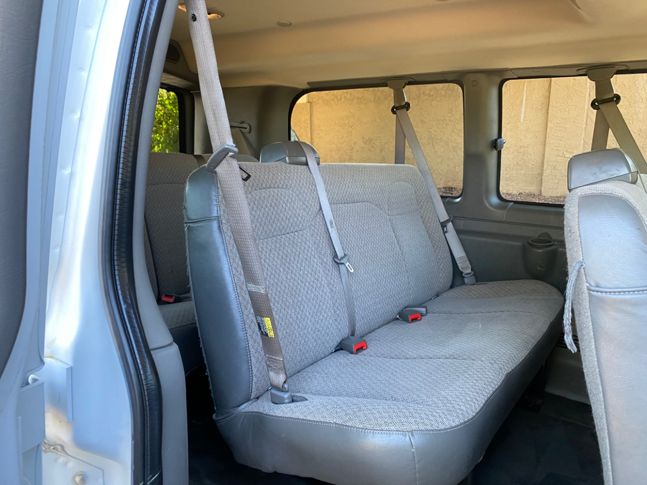 Chevrolet Express Passenger RWD 2500 135" LS 2017 Chevrolet Express Passenger RWD 2500 135" LS 2017