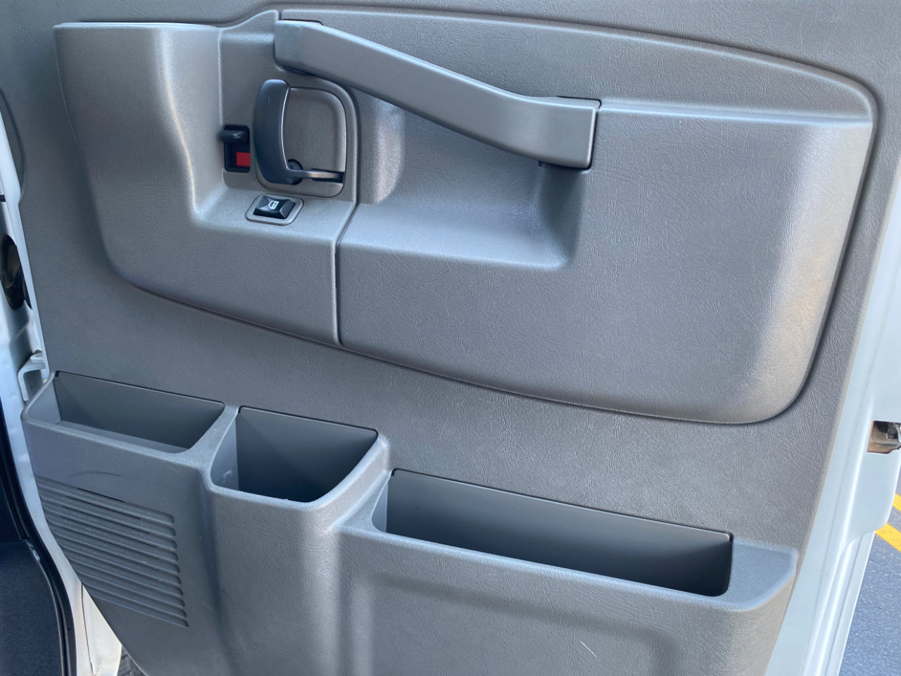 Chevrolet Express Passenger RWD 2500 135" LS 2017 Chevrolet Express Passenger RWD 2500 135" LS 2017