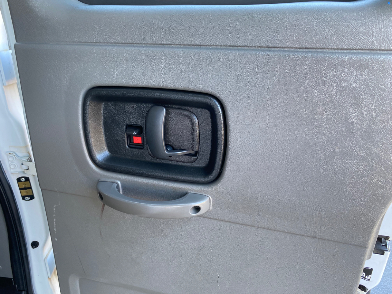 Chevrolet Express Passenger RWD 2500 135" LS 2017 Chevrolet Express Passenger RWD 2500 135" LS 2017