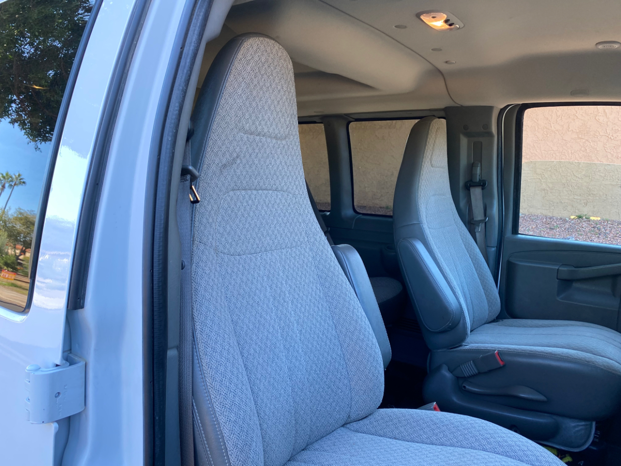 Chevrolet Express Passenger RWD 2500 135" LS 2017 Chevrolet Express Passenger RWD 2500 135" LS 2017