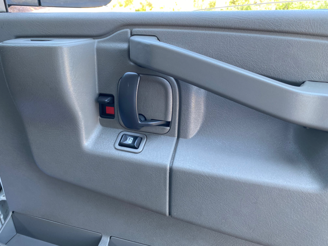 Chevrolet Express Passenger RWD 2500 135" LS 2017 Chevrolet Express Passenger RWD 2500 135" LS 2017