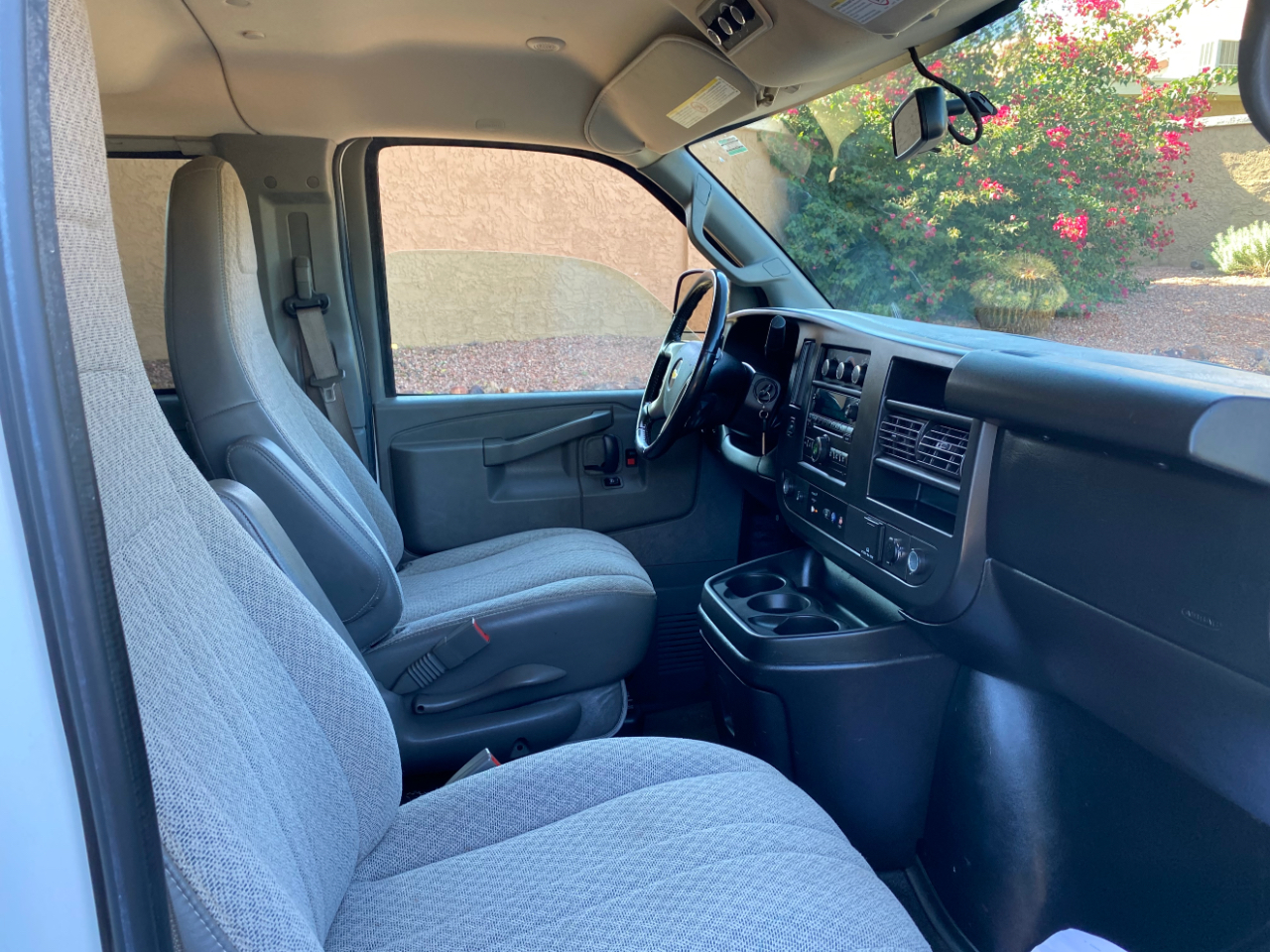 Chevrolet Express Passenger RWD 2500 135" LS 2017 Chevrolet Express Passenger RWD 2500 135" LS 2017