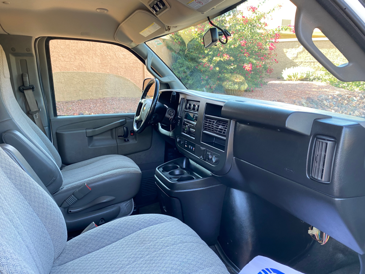 Chevrolet Express Passenger RWD 2500 135" LS 2017 Chevrolet Express Passenger RWD 2500 135" LS 2017