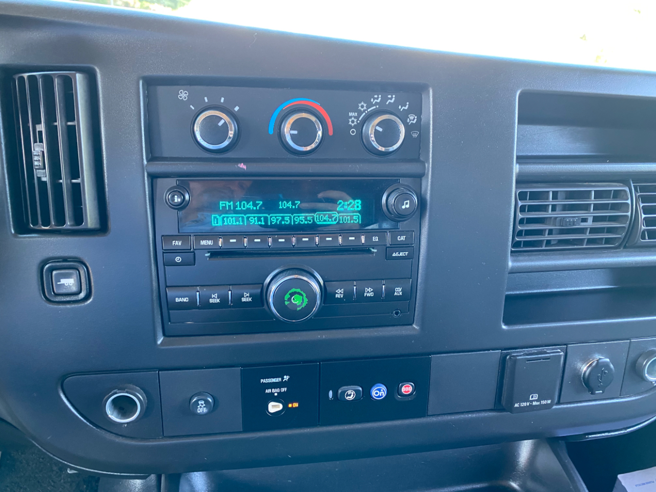 Chevrolet Express Passenger RWD 2500 135" LS 2017 Chevrolet Express Passenger RWD 2500 135" LS 2017