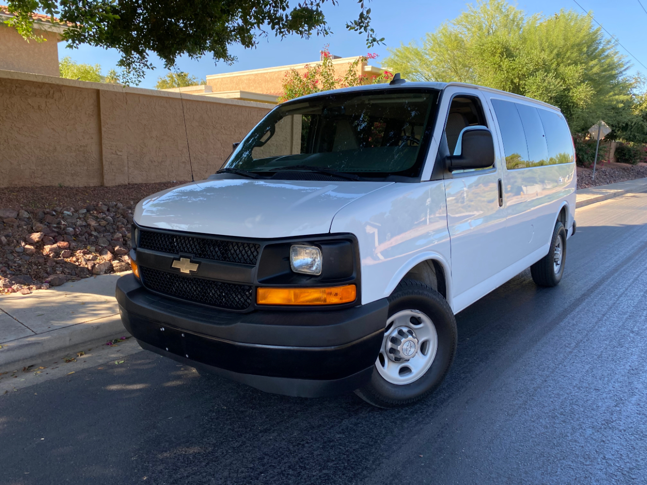 Chevrolet Express Passenger RWD 2500 135" LS 2017 Chevrolet Express Passenger RWD 2500 135" LS 2017