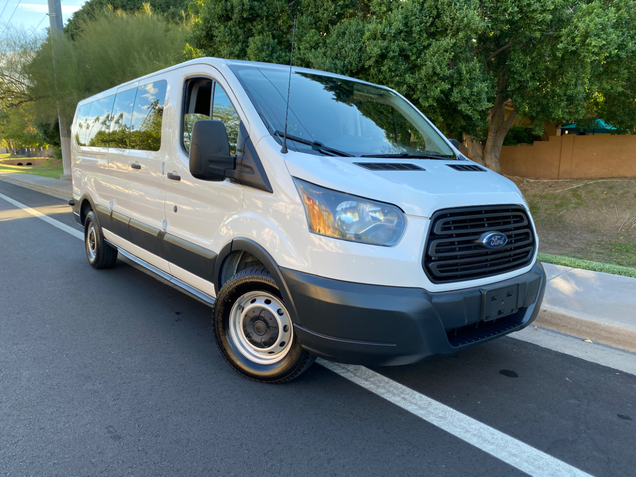 Ford Transit Wagon T-350 148" Low Roof XLT Swing-Out RH Dr 2016