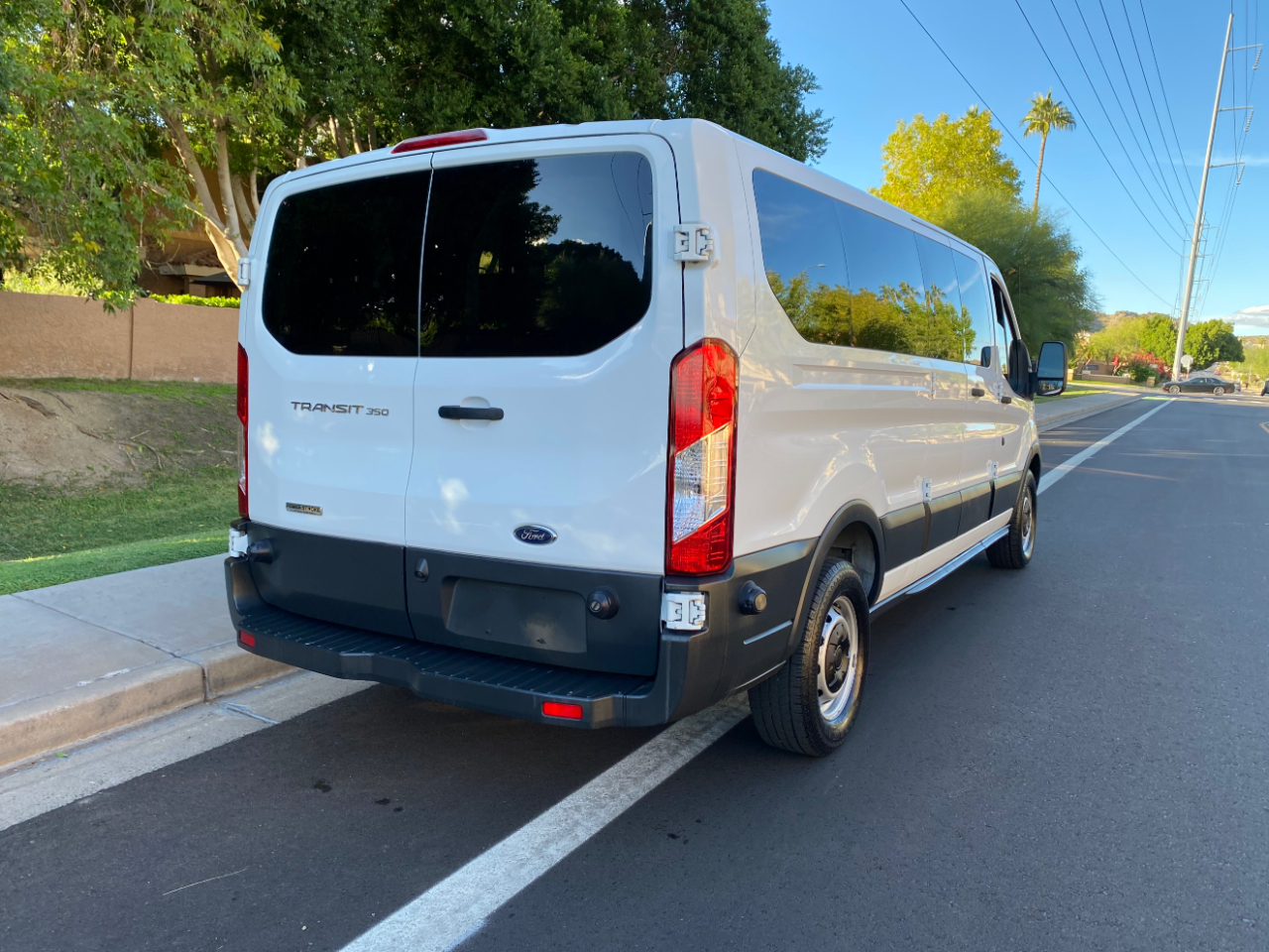 Ford Transit Wagon T-350 148" Low Roof XLT Swing-Out RH Dr 2016