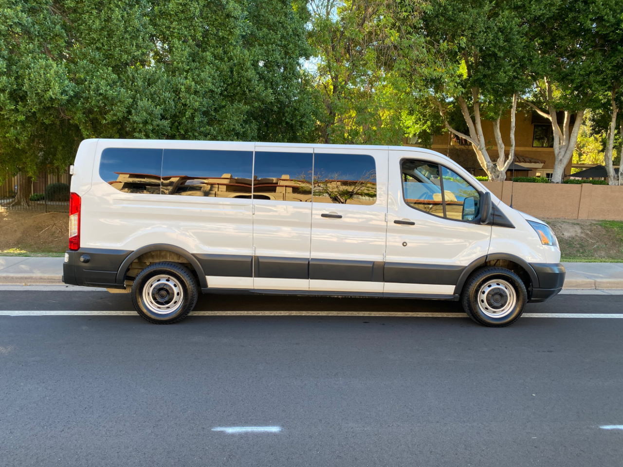 Ford Transit Wagon T-350 148" Low Roof XLT Swing-Out RH Dr 2016