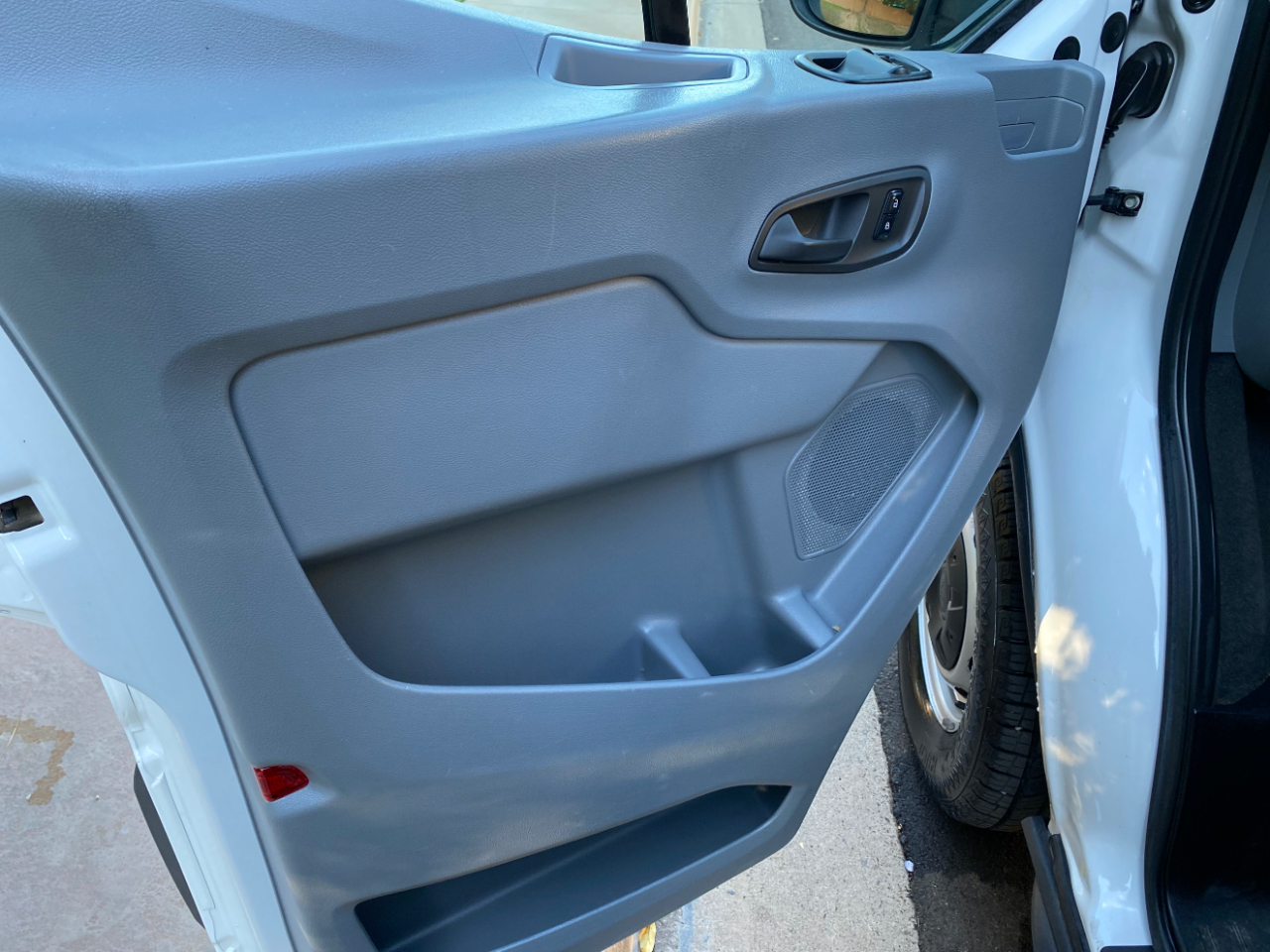 Ford Transit Wagon T-350 148" Low Roof XLT Swing-Out RH Dr 2016