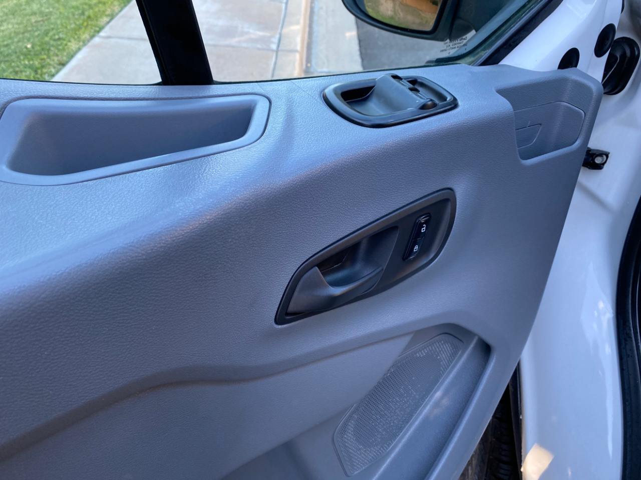 Ford Transit Wagon T-350 148" Low Roof XLT Swing-Out RH Dr 2016