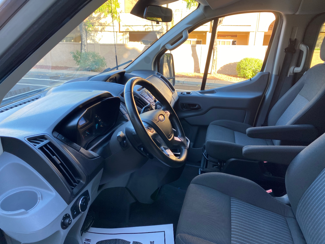 Ford Transit Wagon T-350 148" Low Roof XLT Swing-Out RH Dr 2016