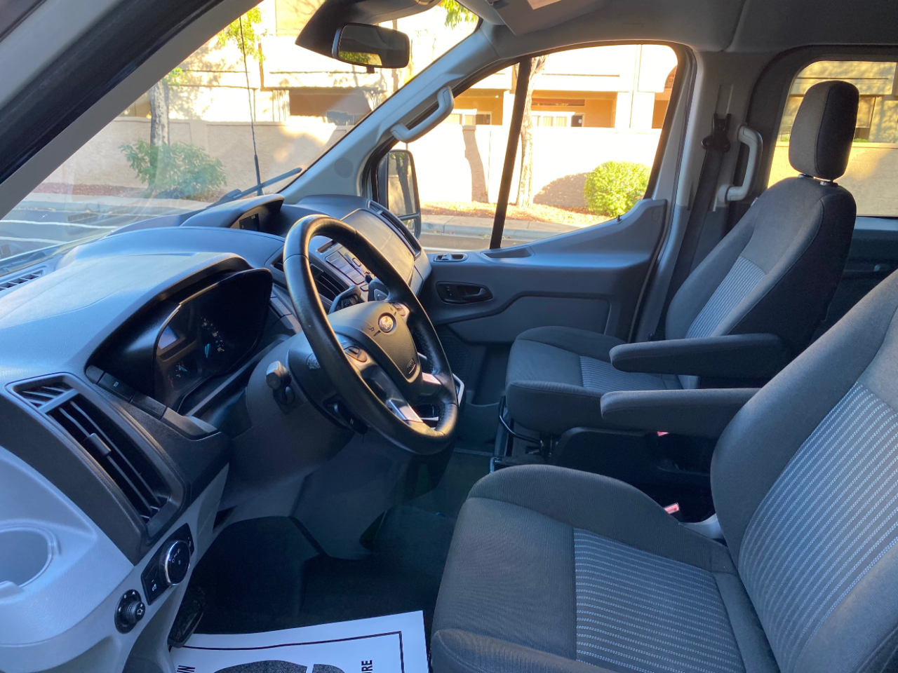 Ford Transit Wagon T-350 148" Low Roof XLT Swing-Out RH Dr 2016