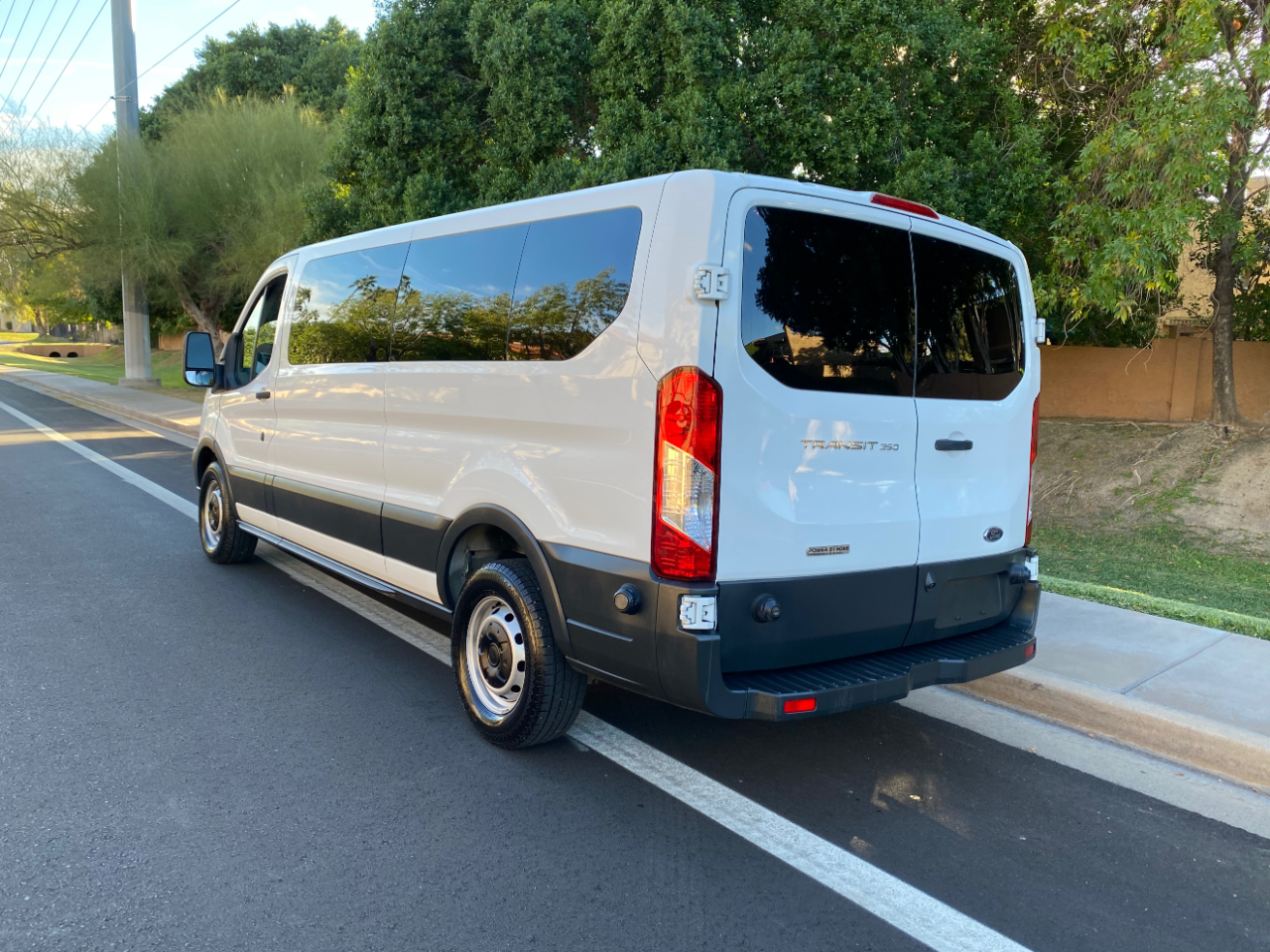 Ford Transit Wagon T-350 148" Low Roof XLT Swing-Out RH Dr 2016