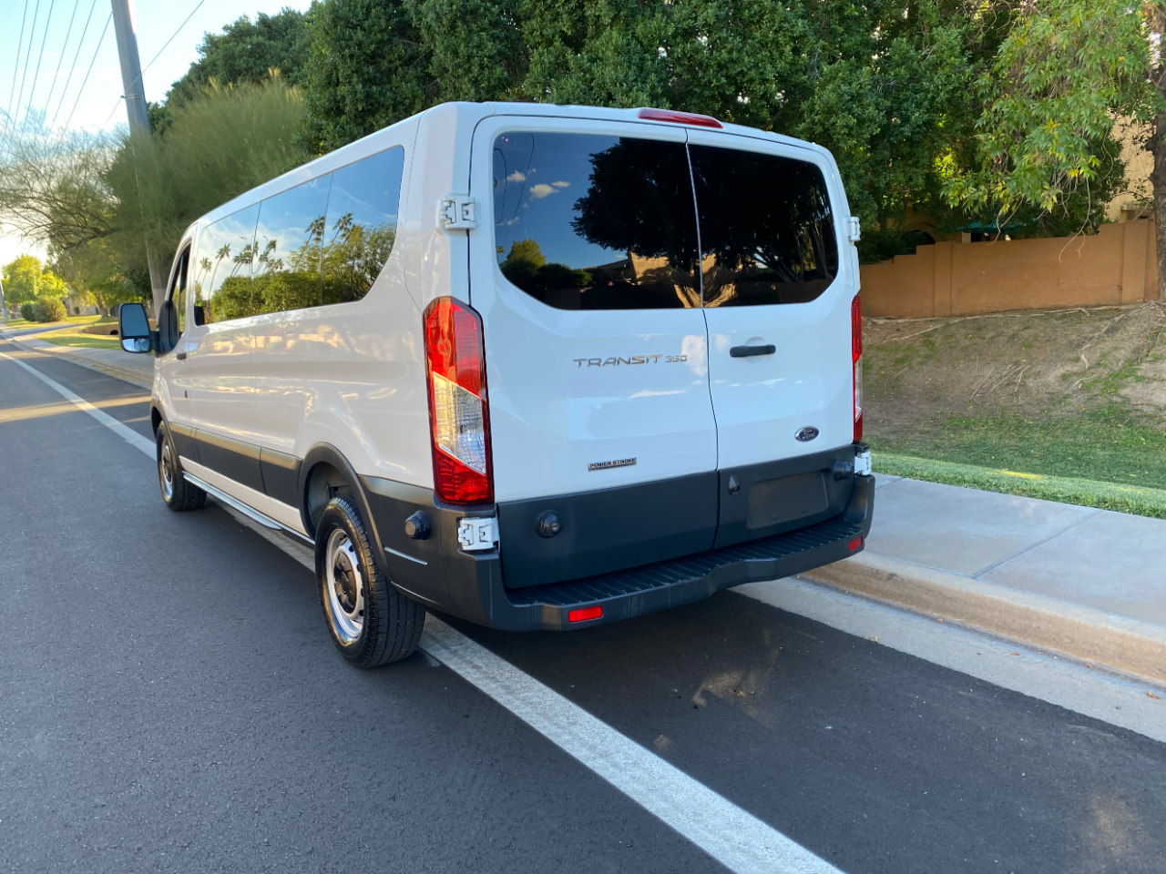 Ford Transit Wagon T-350 148" Low Roof XLT Swing-Out RH Dr 2016