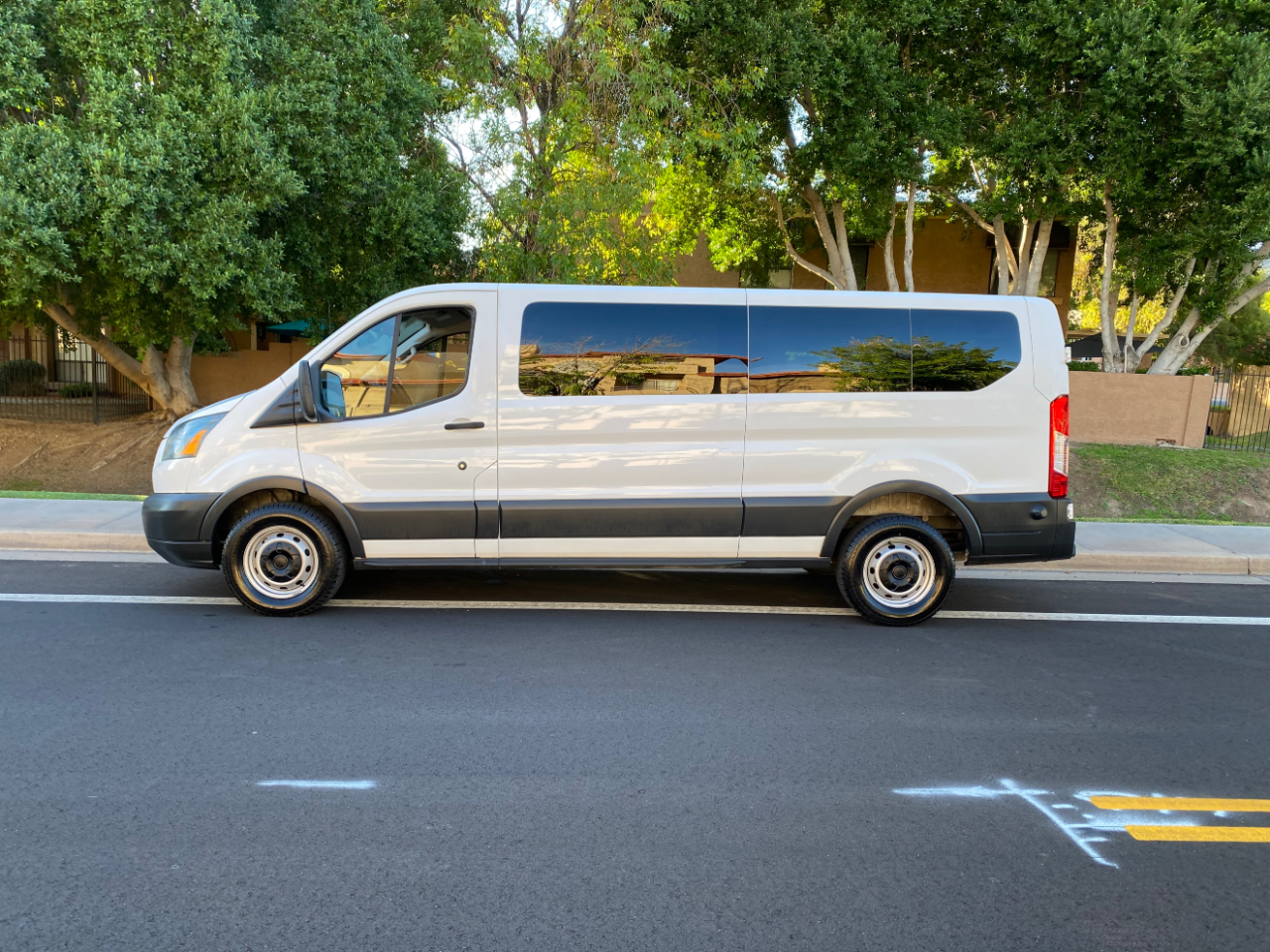 Ford Transit Wagon T-350 148" Low Roof XLT Swing-Out RH Dr 2016