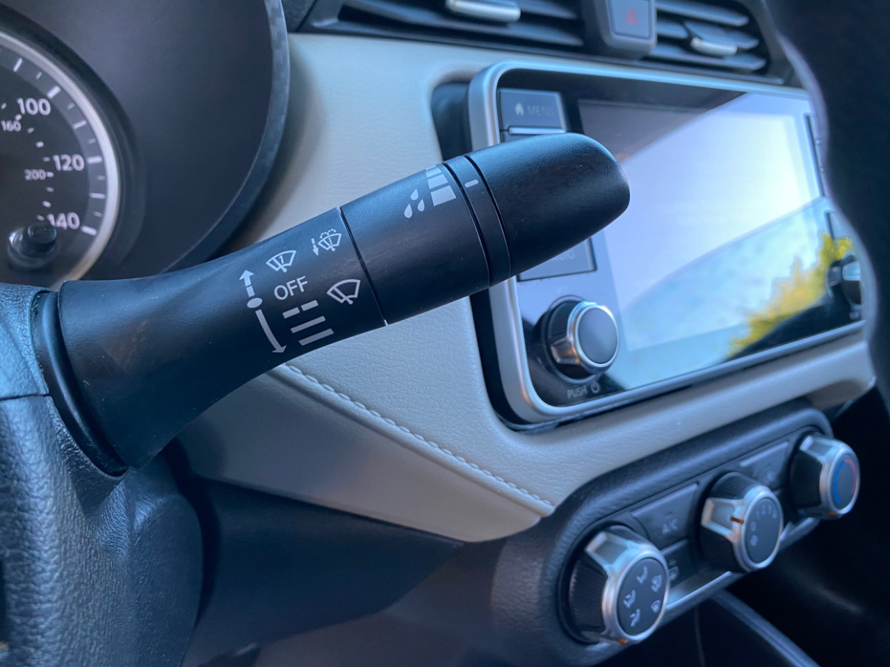 Nissan Versa SV CVT 2021