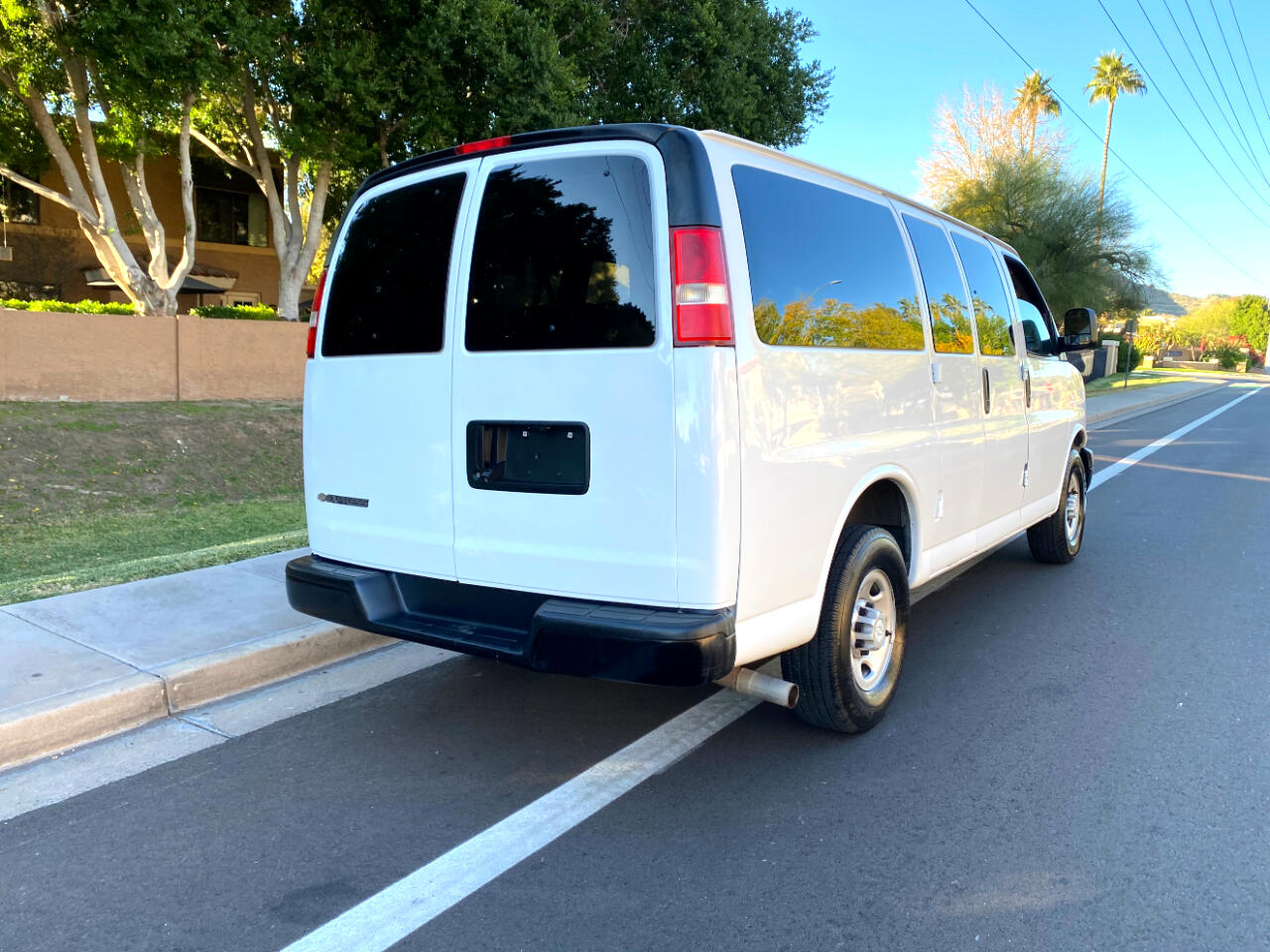 Chevrolet Express Passenger RWD 2500 135" LS 2017