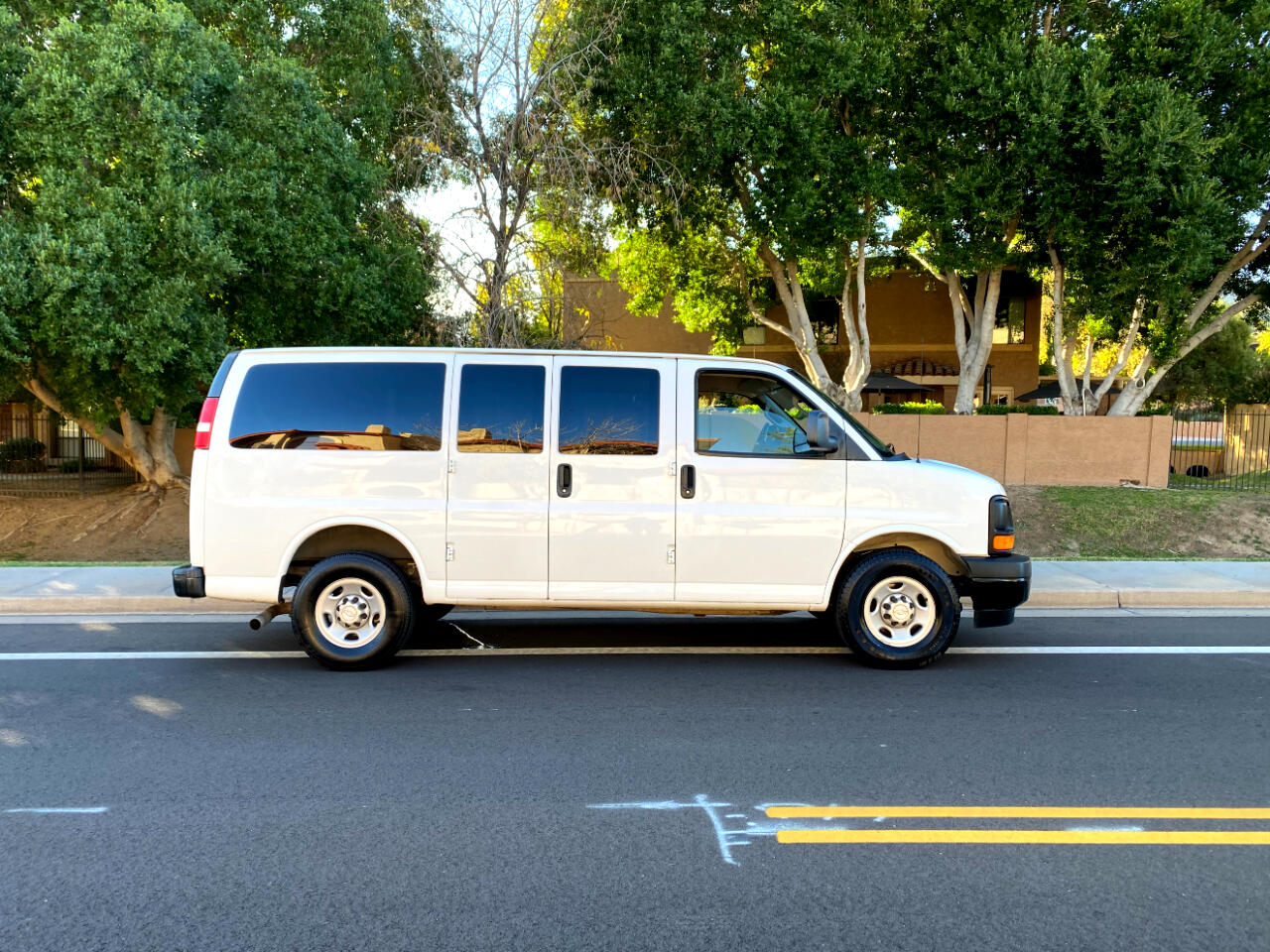 Chevrolet Express Passenger RWD 2500 135" LS 2017