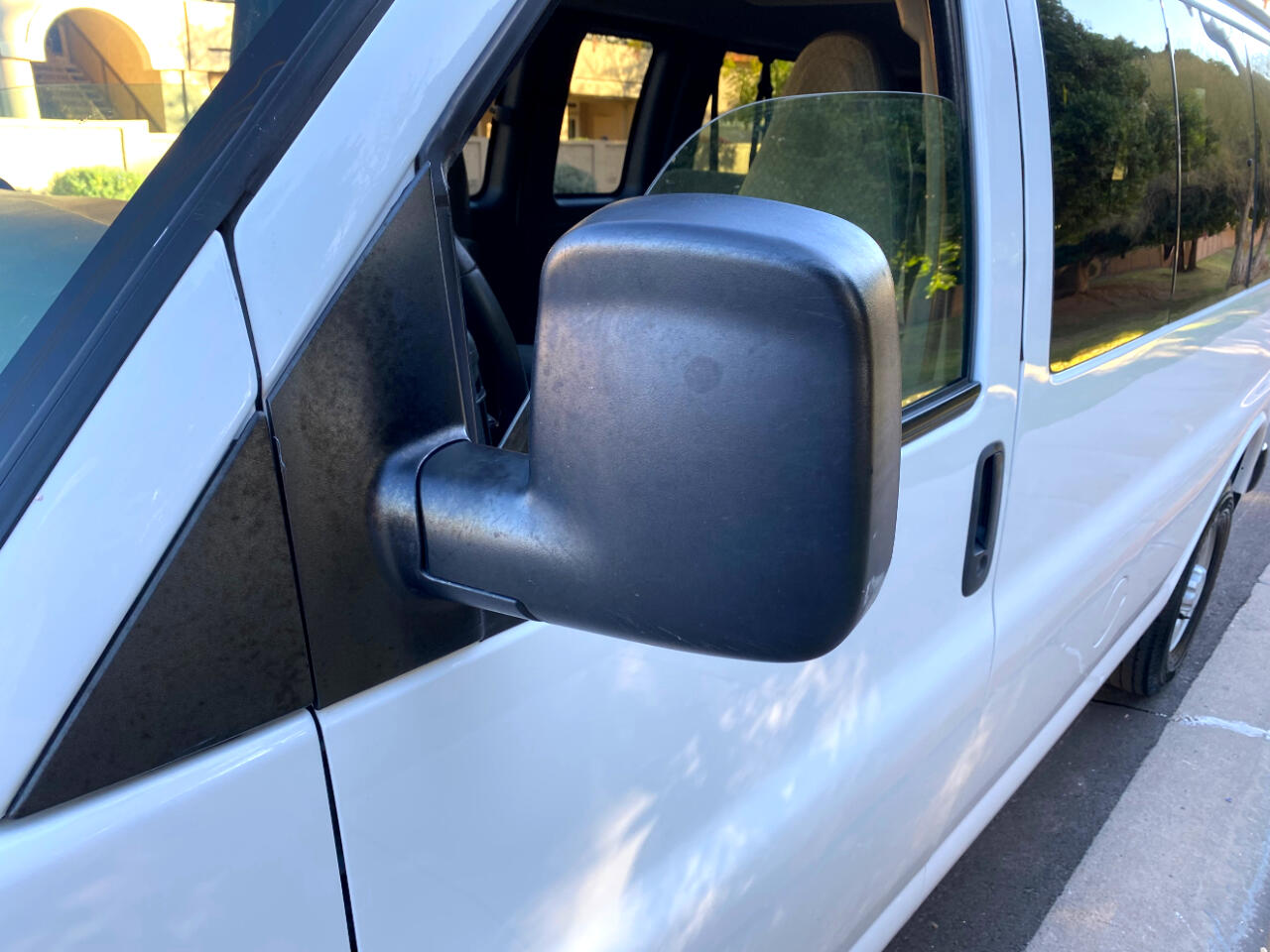 Chevrolet Express Passenger RWD 2500 135" LS 2017