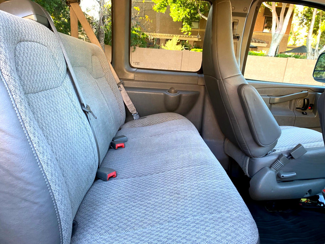 Chevrolet Express Passenger RWD 2500 135" LS 2017