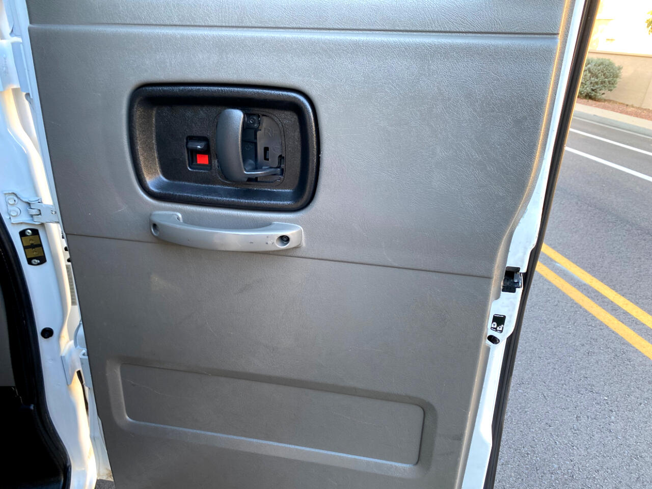 Chevrolet Express Passenger RWD 2500 135" LS 2017