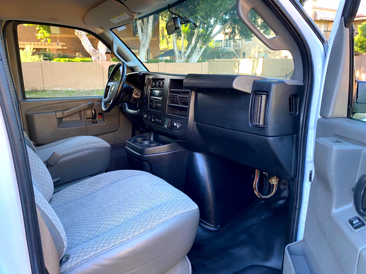 Chevrolet Express Passenger RWD 2500 135" LS 2017