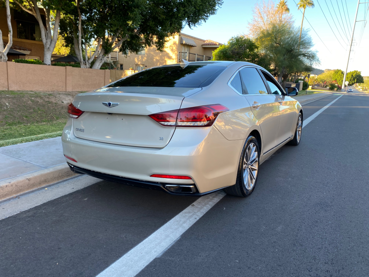 Hyundai Genesis 4dr Sdn V6 3.8L RWD 2015
