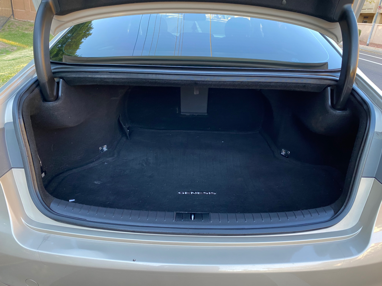 Hyundai Genesis 4dr Sdn V6 3.8L RWD 2015